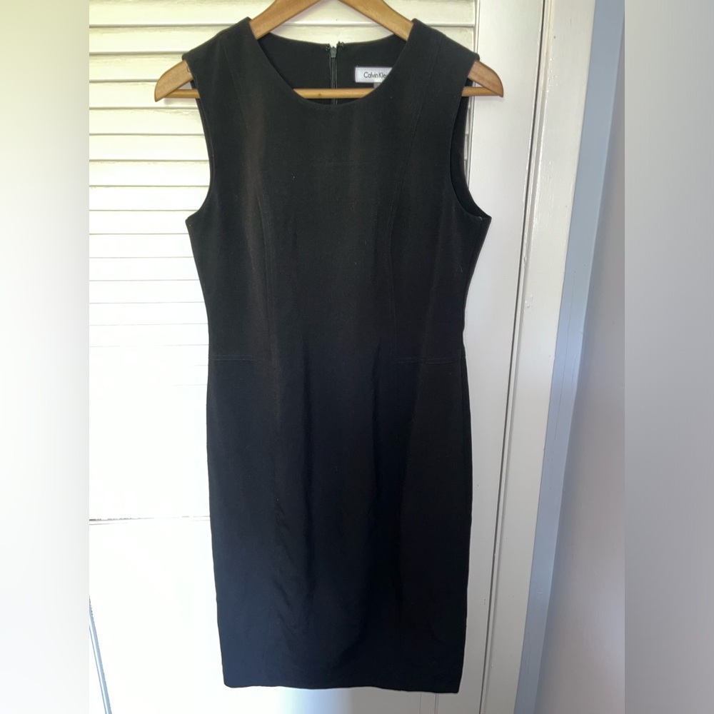 Calvin Klein women's sleeveless Scuba
Sheath Dress with Princess Seam Size 8